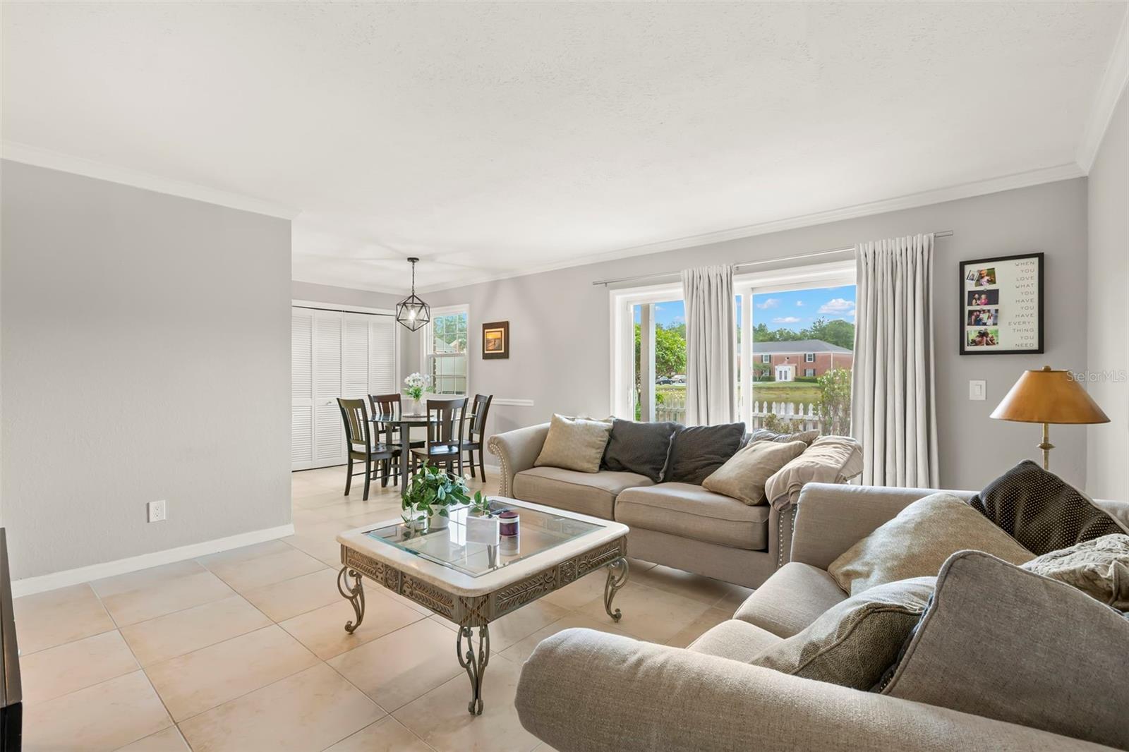 WHISPERING OAKS - Residential