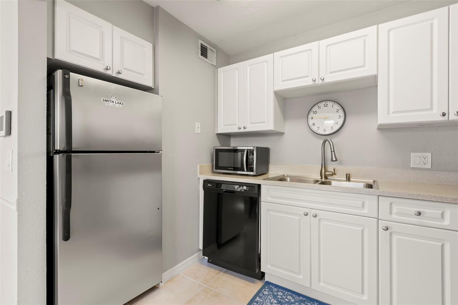 WHISPERING OAKS - Residential