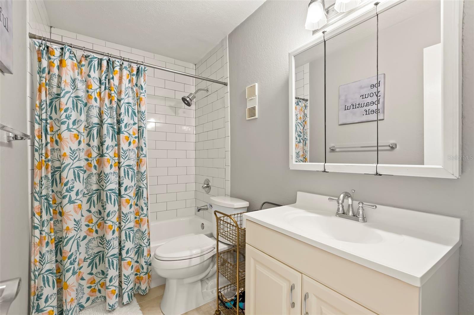 WHISPERING OAKS - Residential