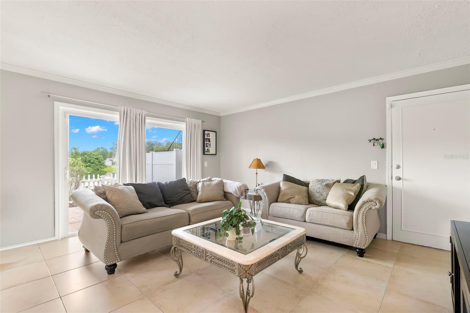 WHISPERING OAKS - Residential