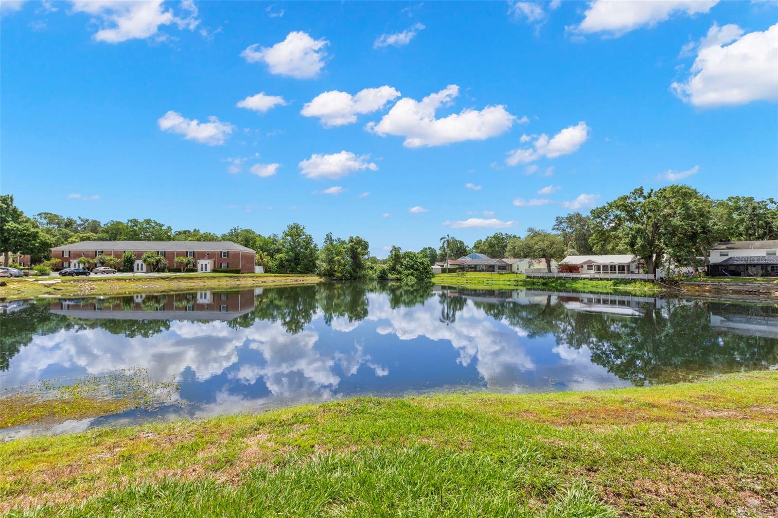 WHISPERING OAKS - Residential