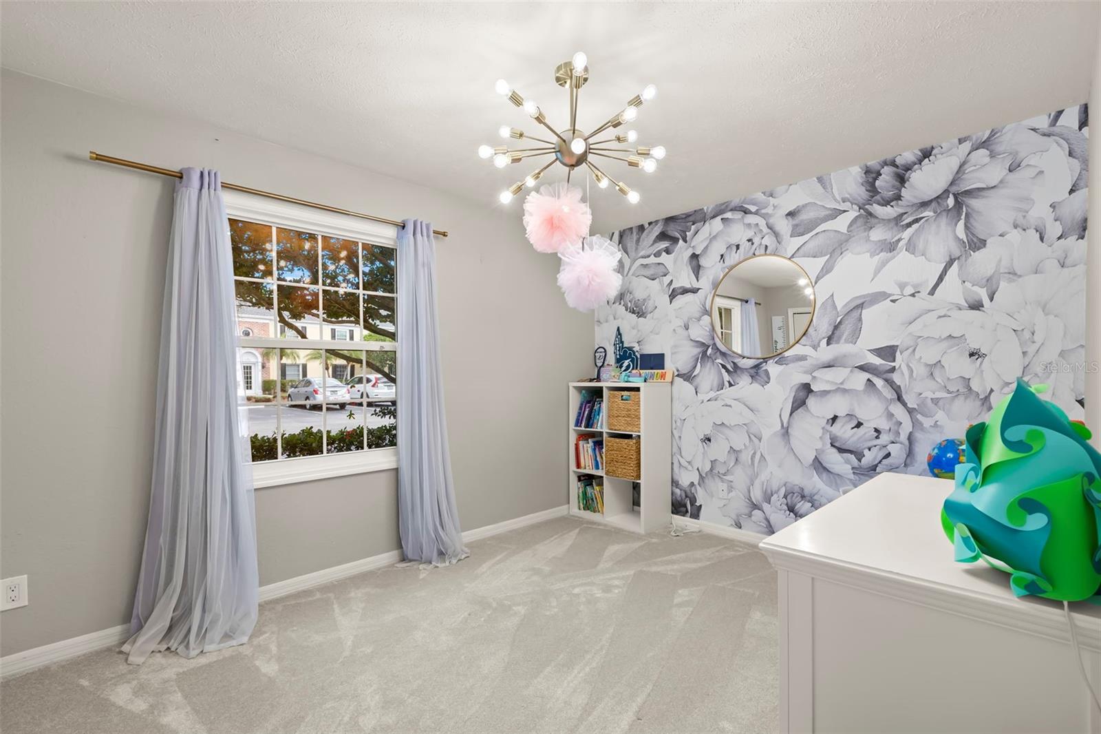 WHISPERING OAKS - Residential
