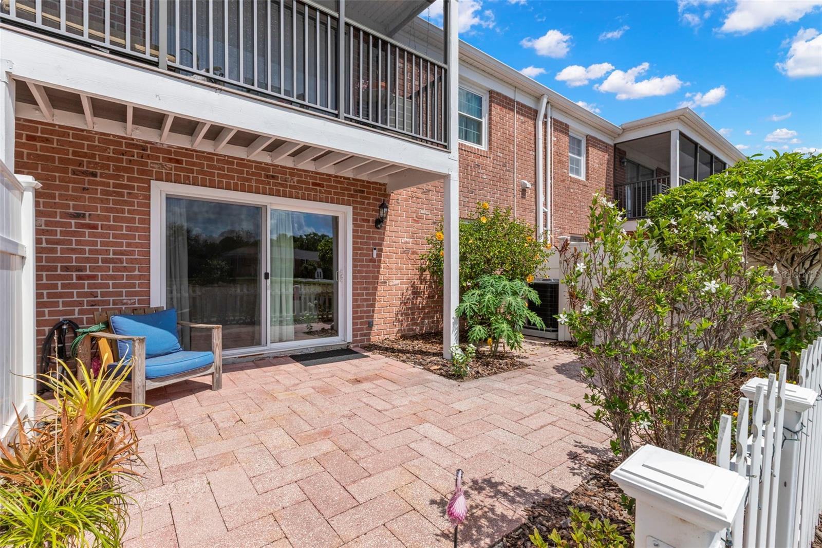 WHISPERING OAKS - Residential