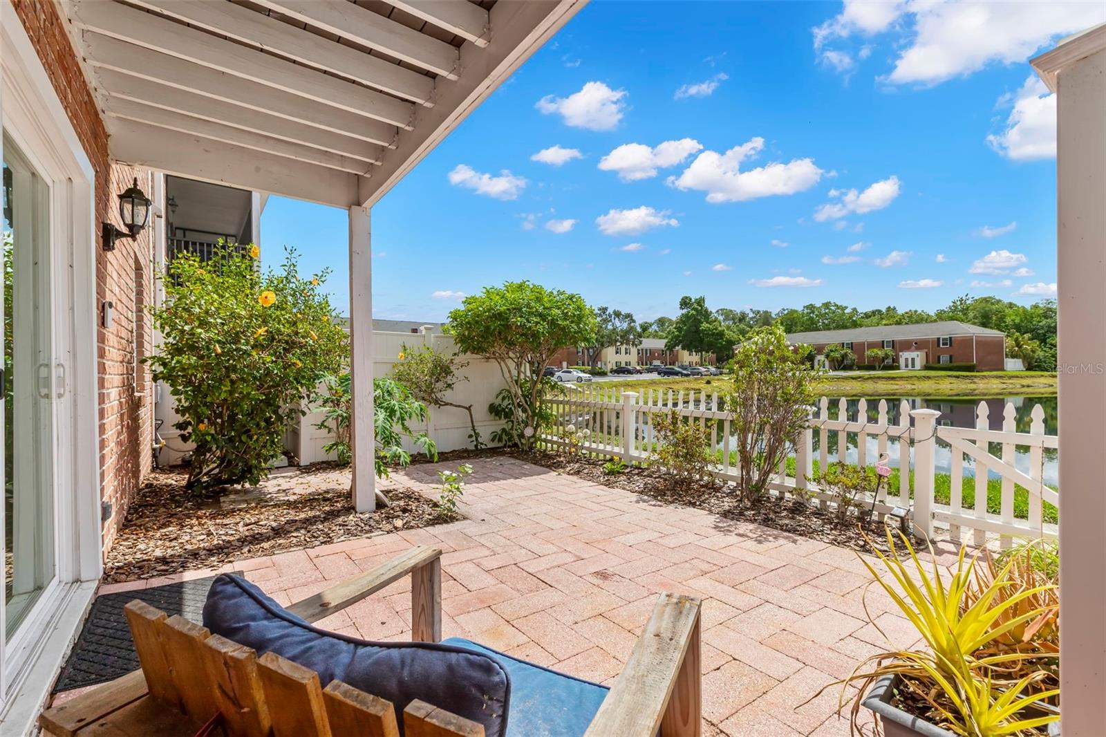 WHISPERING OAKS - Residential