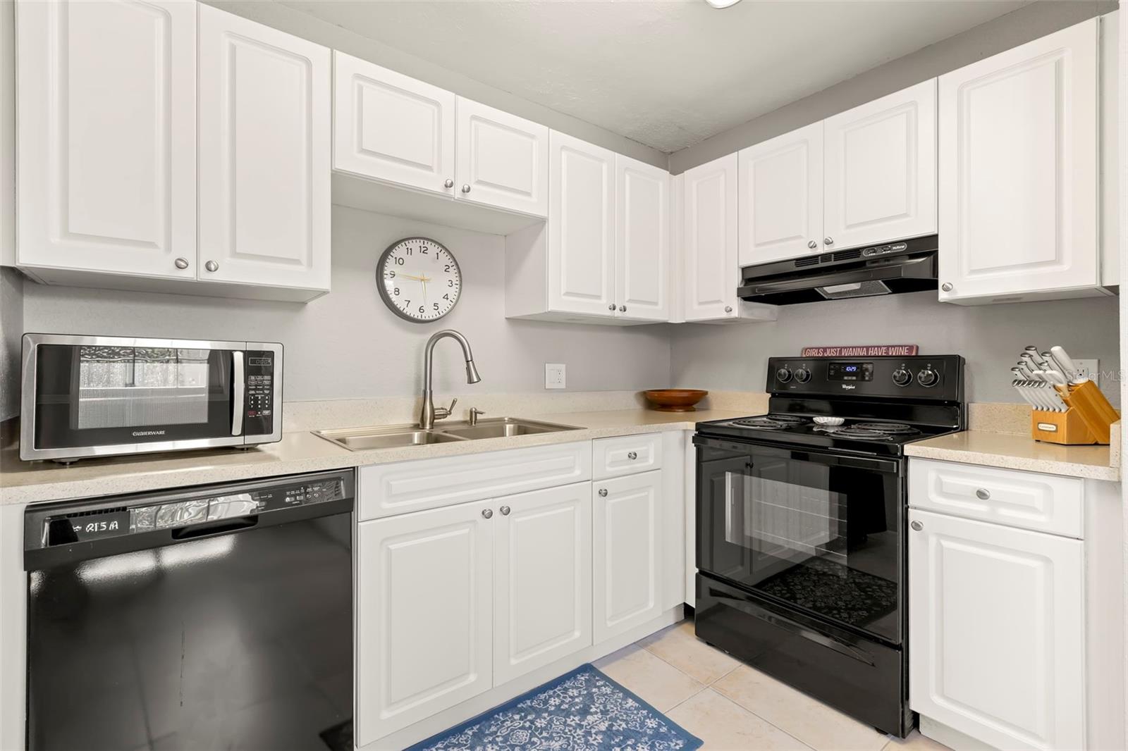 WHISPERING OAKS - Residential