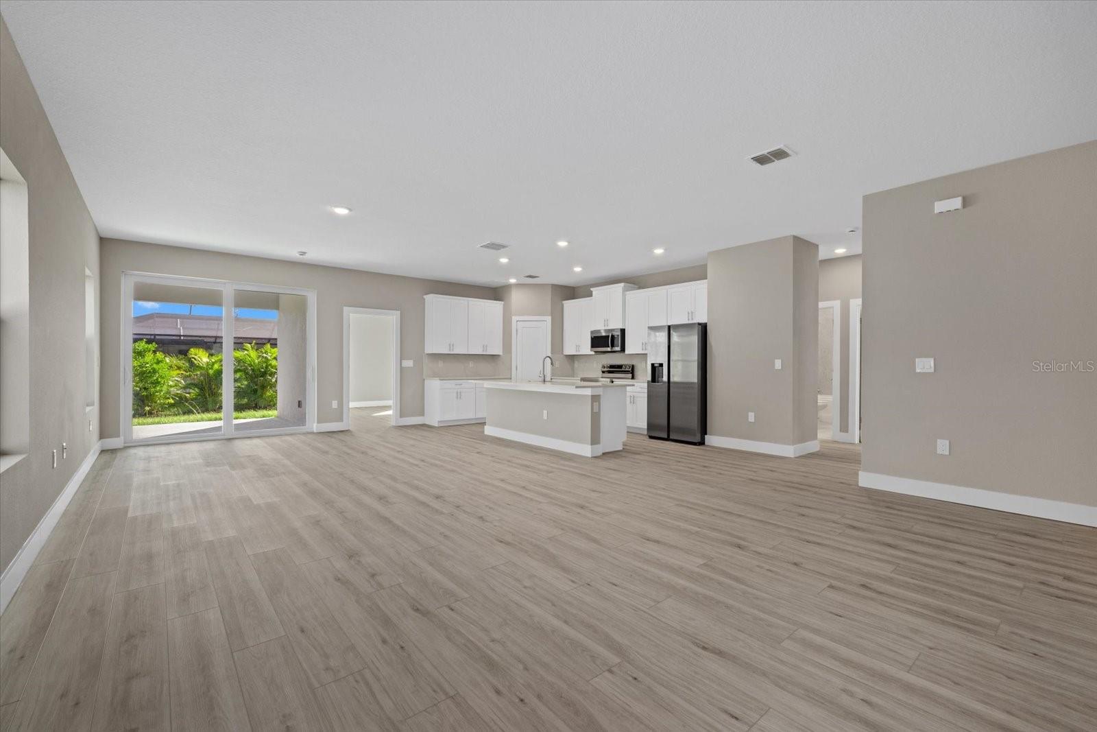 1800 S SAN MATEO DRIVE