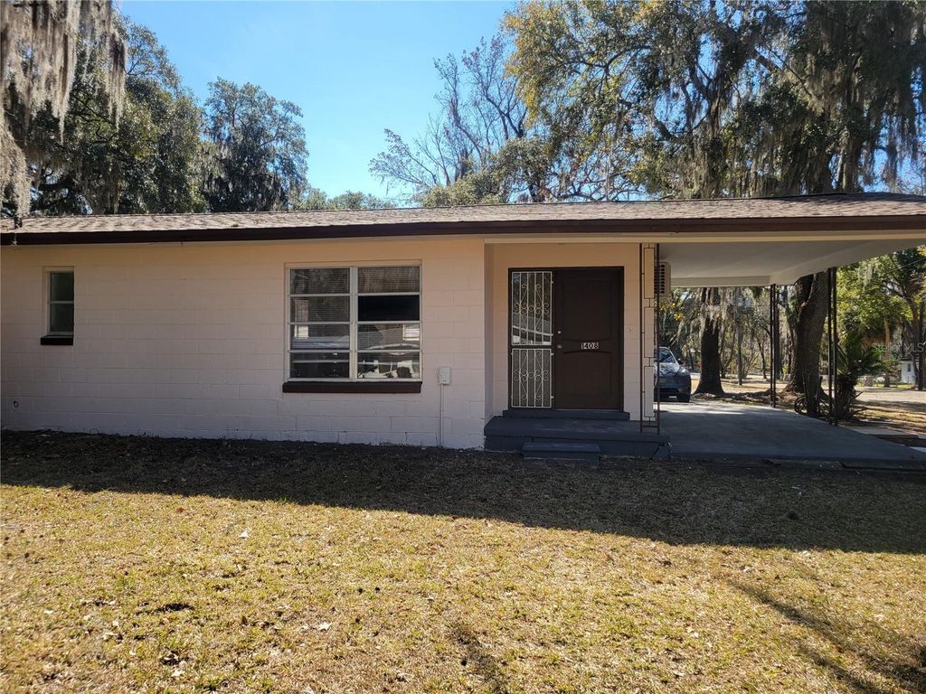 Photo of 1408 NE 15th Place, Ocala, FL 34470 (MLS # OM718527)