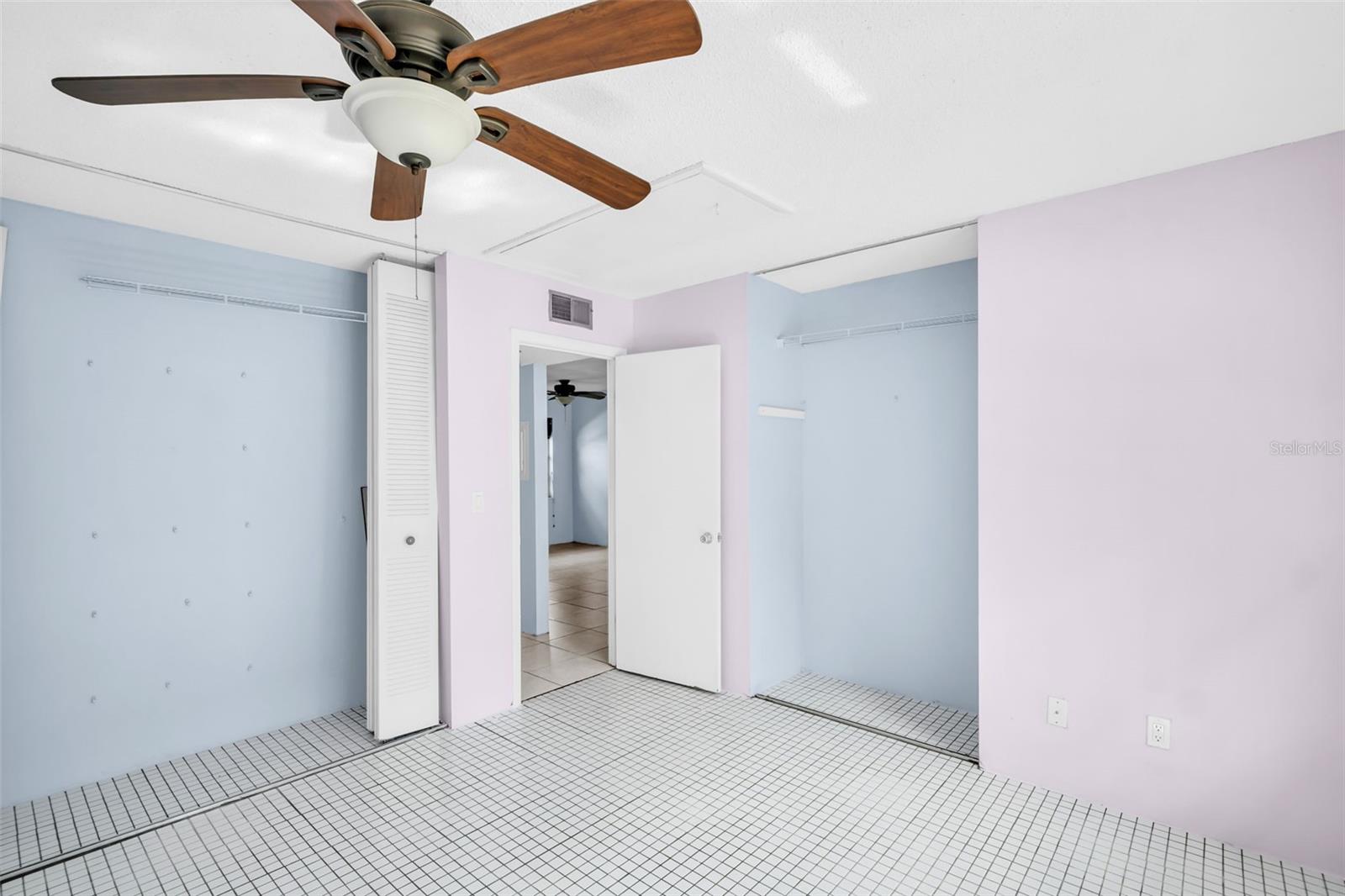 HILL CREST VILLAS - Residential