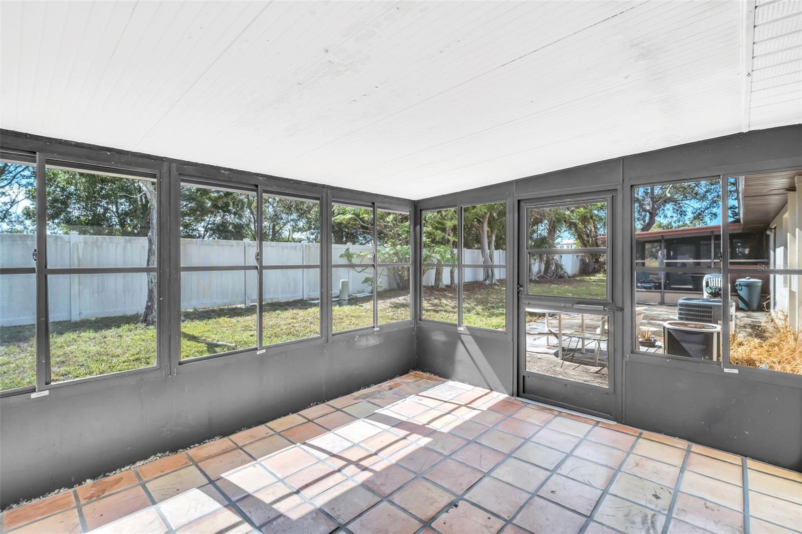 HILL CREST VILLAS - Residential