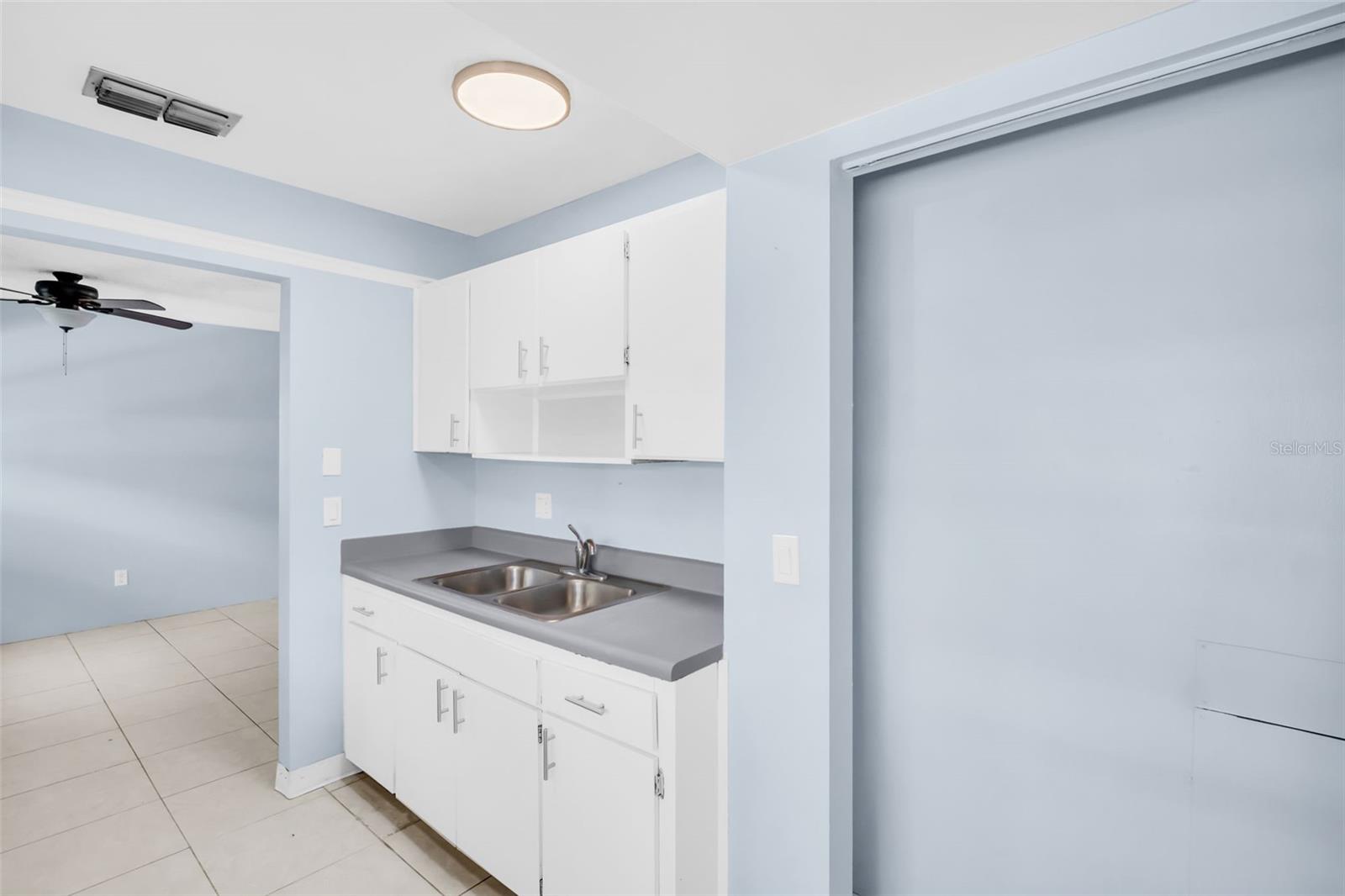 HILL CREST VILLAS - Residential