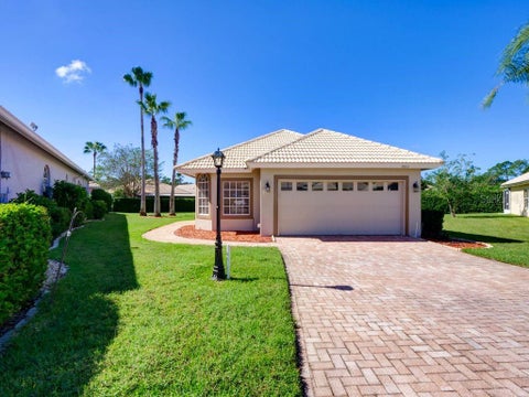 Photo of 9013 Heathland Court, Mount Dora, FL 32757 (MLS # O6451477)