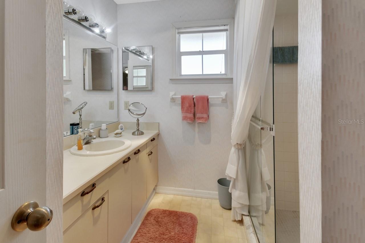 GLEN EAGLES GOLF VILLA - Residential