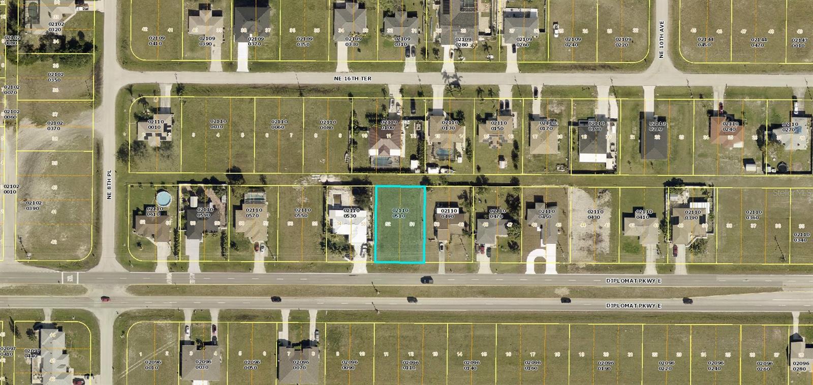 Great buildable lot centrally located in Cape Coral. Property is not in a flood zone. No HOA. This lot is part of the Cape Coral's Utility Expansion Project. City water, sewer, and irrigation are currently being installed in the area.