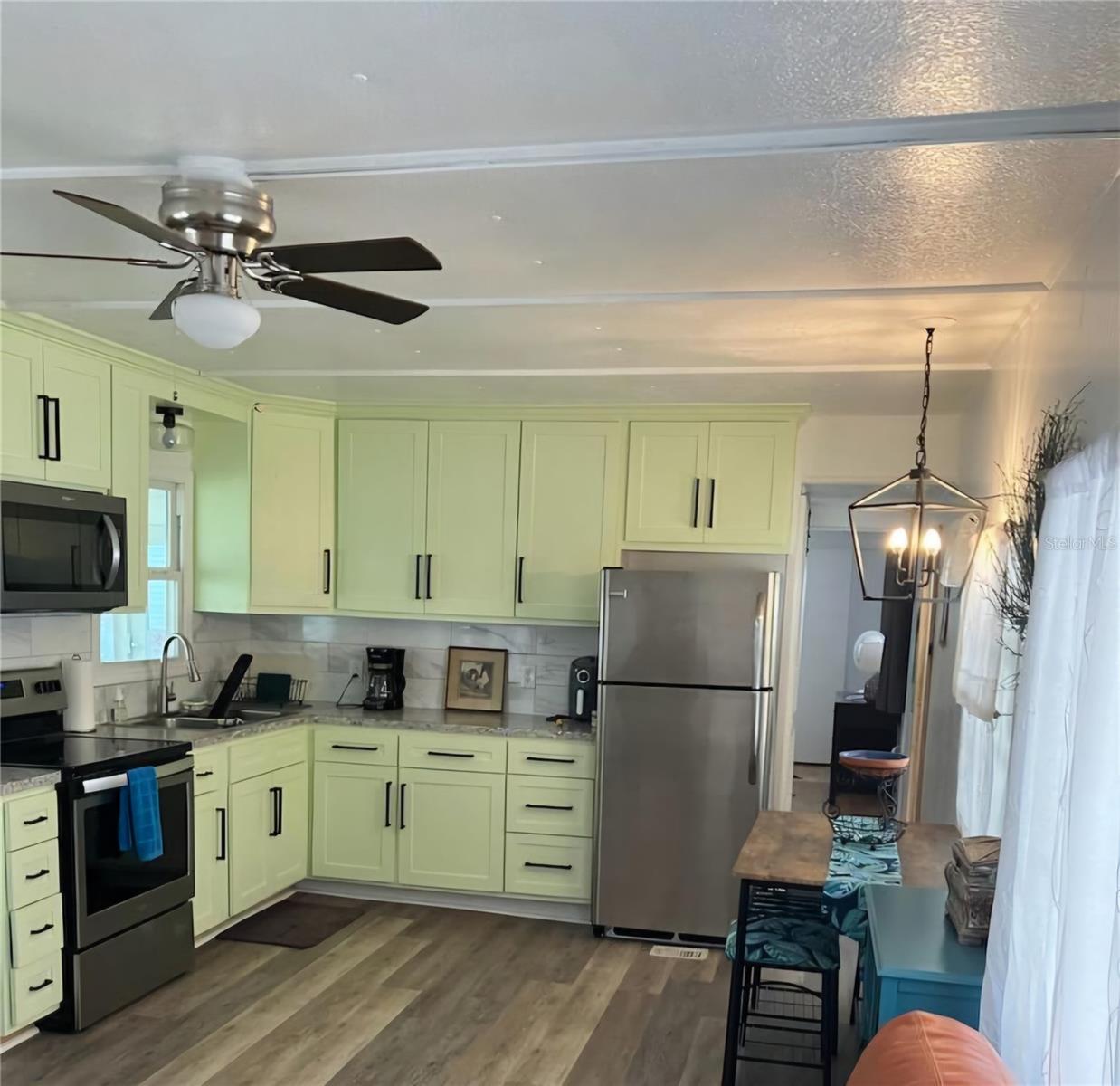 585 SKY HARBOR DRIVE 120