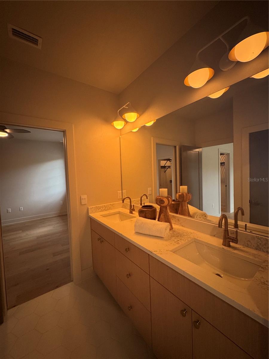 LAUREATE VILLAGE - Residential