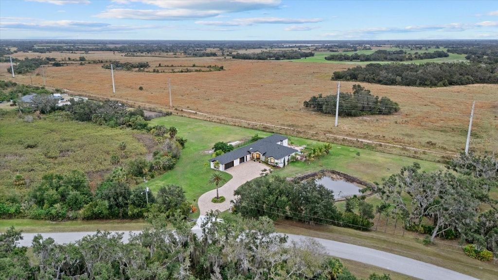 Photo of 5301 Saddle Oak Trail, Sarasota, FL 34241 (MLS # A4680226)