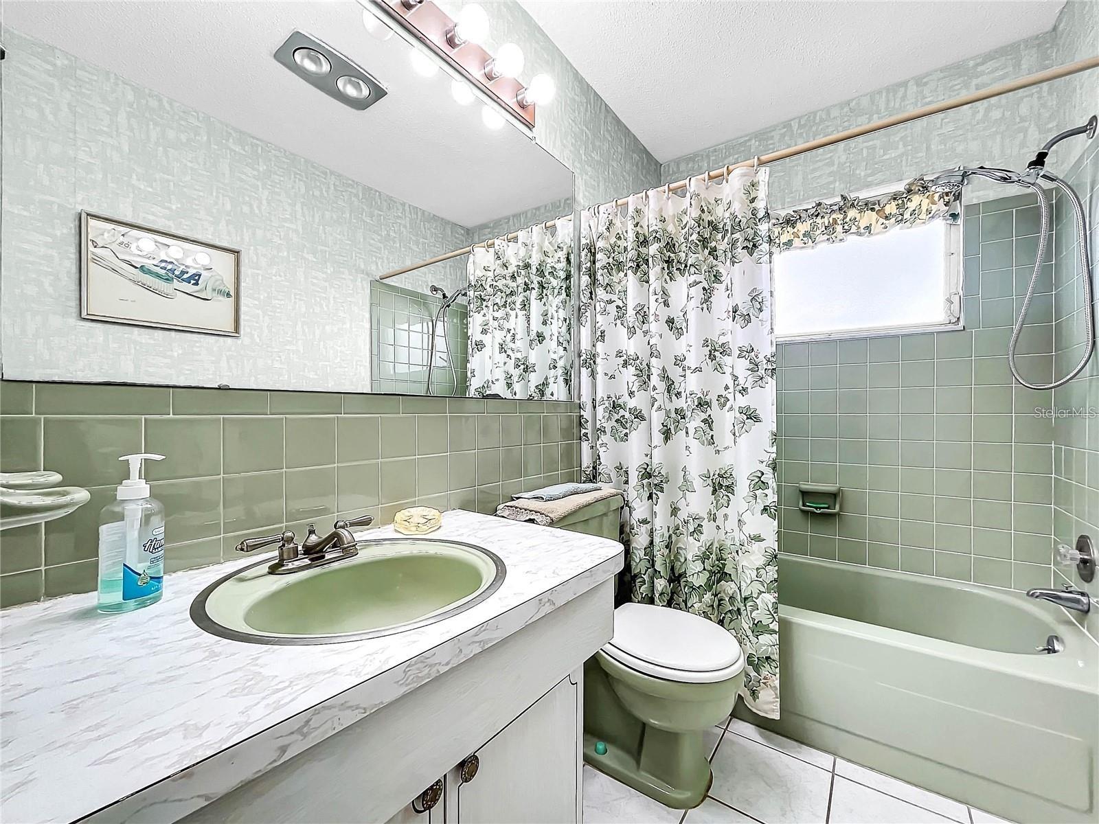 MAINLANDS OF TAMARAC BY THE GULF UNIT 4 CONDO - Residential Lease