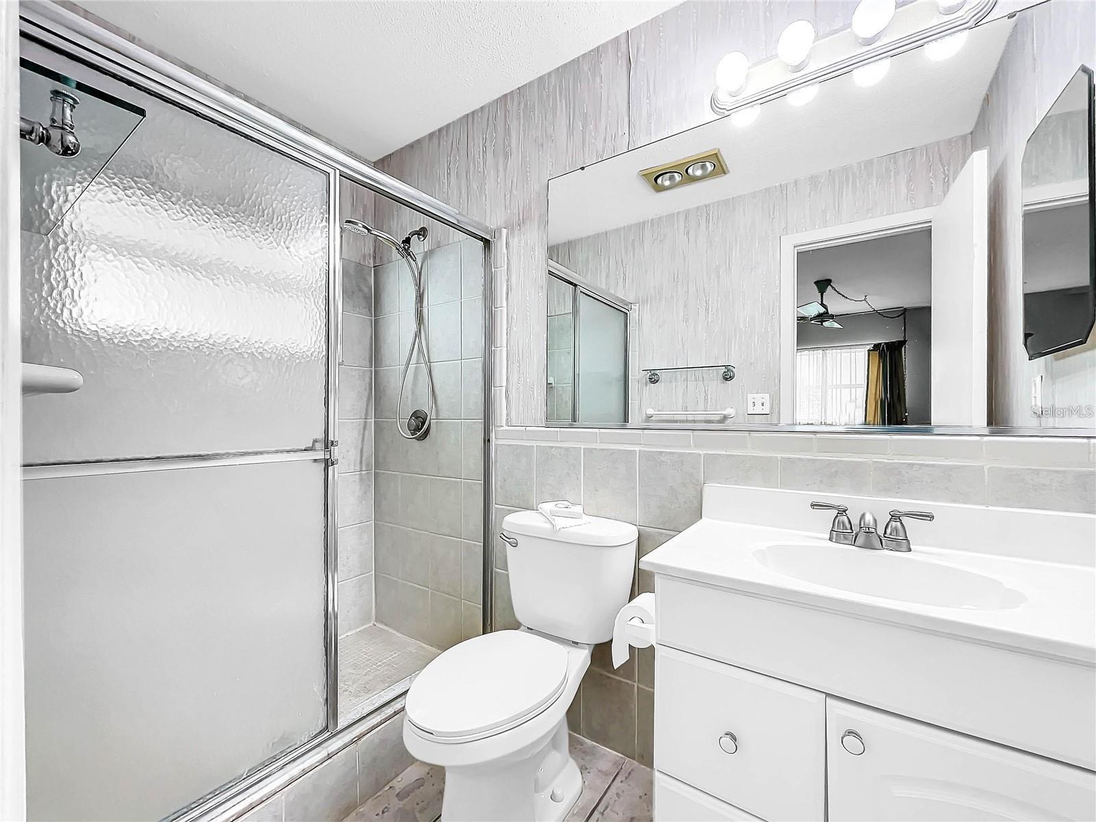 MAINLANDS OF TAMARAC BY THE GULF UNIT 4 CONDO - Residential Lease