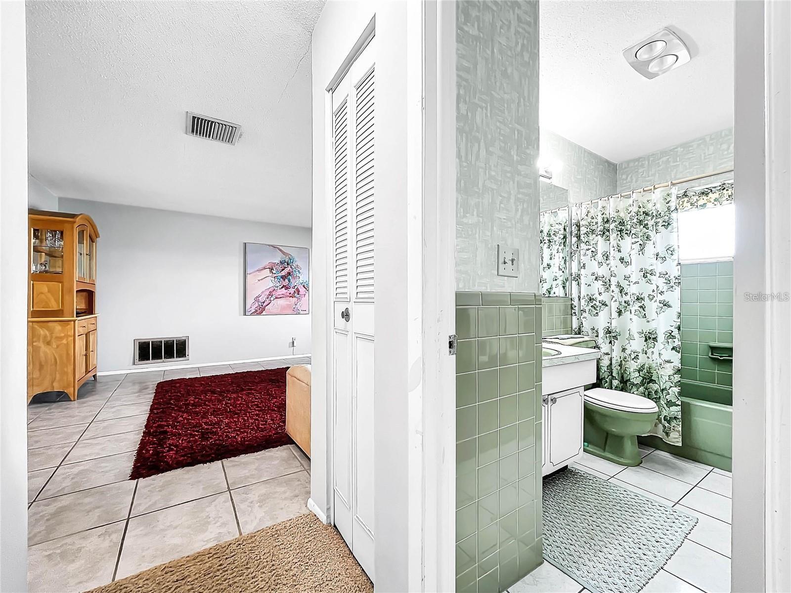 MAINLANDS OF TAMARAC BY THE GULF UNIT 4 CONDO - Residential Lease