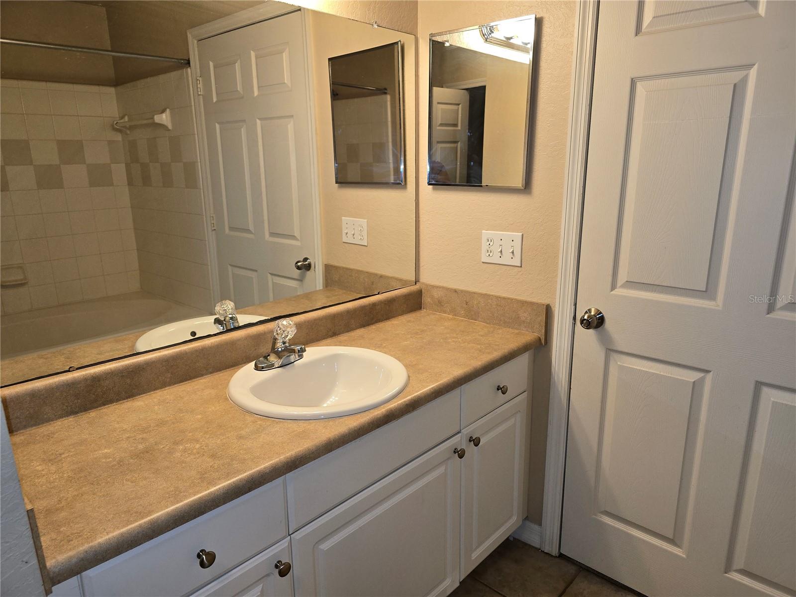 ADMIRALS WALK - Residential