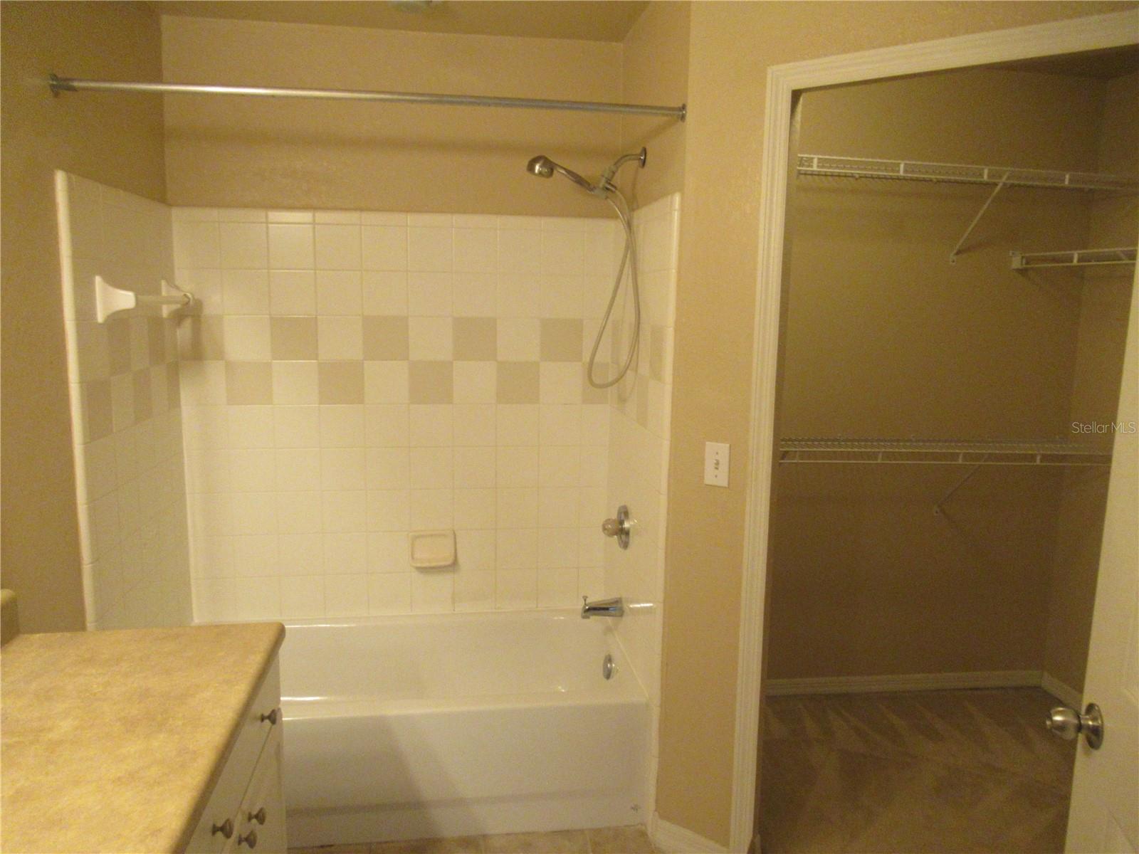 ADMIRALS WALK - Residential