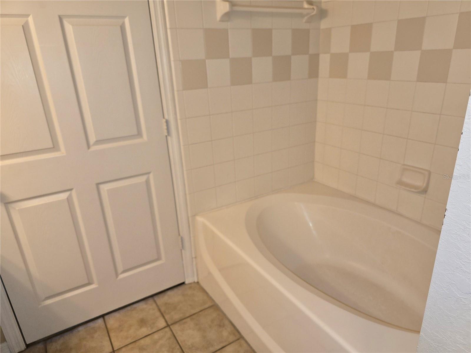 ADMIRALS WALK - Residential