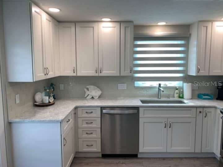 BAY VIEW MANOR - Residential Lease