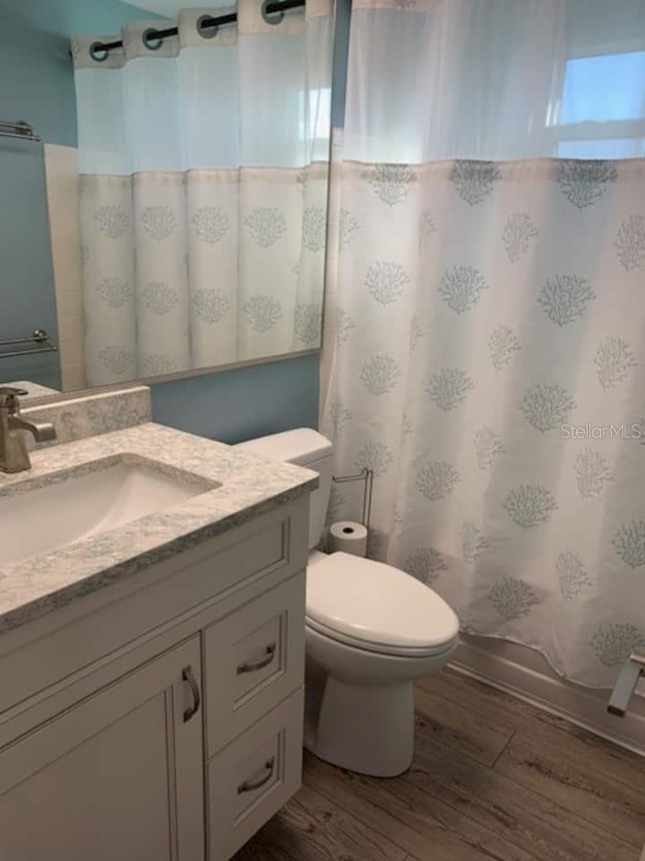 BAY VIEW MANOR - Residential Lease