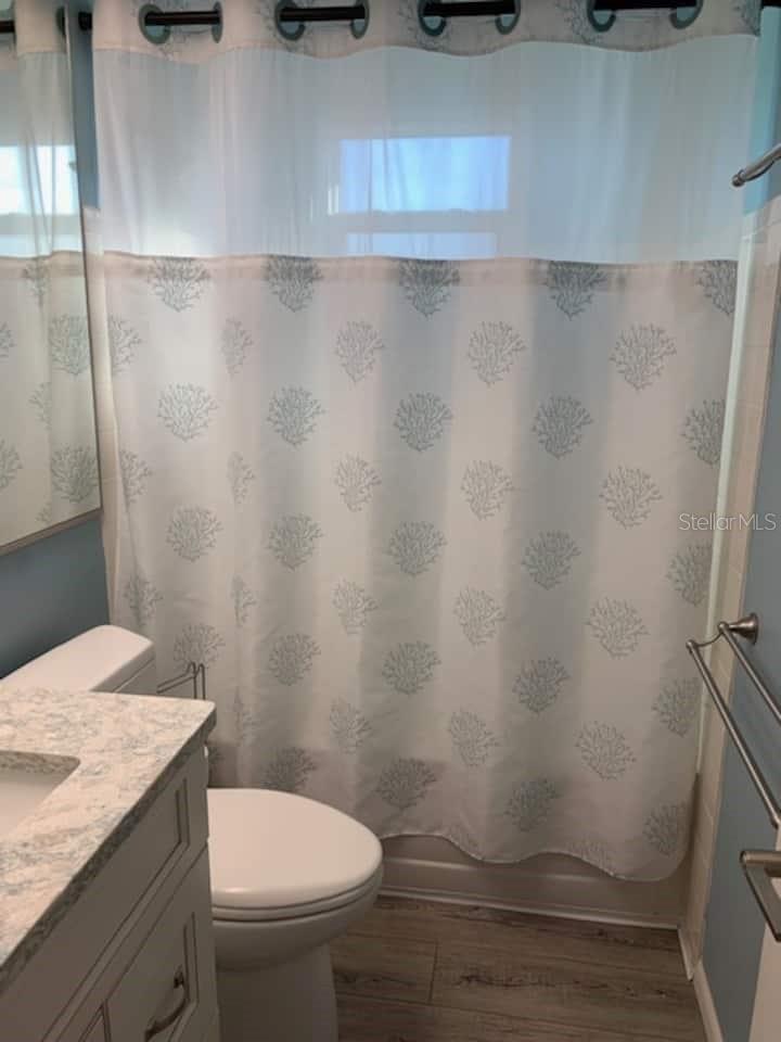 BAY VIEW MANOR - Residential Lease