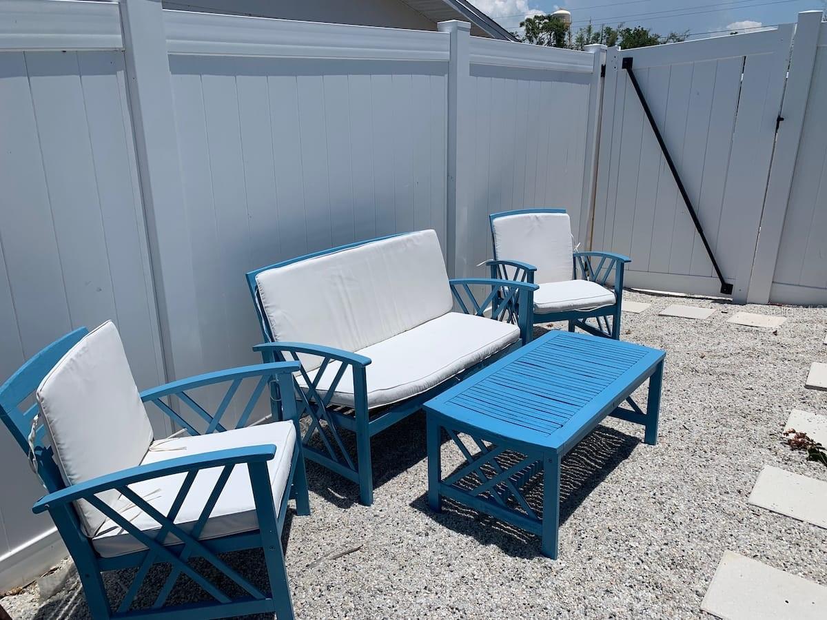 BAY VIEW MANOR - Residential Lease