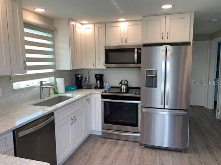 BAY VIEW MANOR - Residential Lease