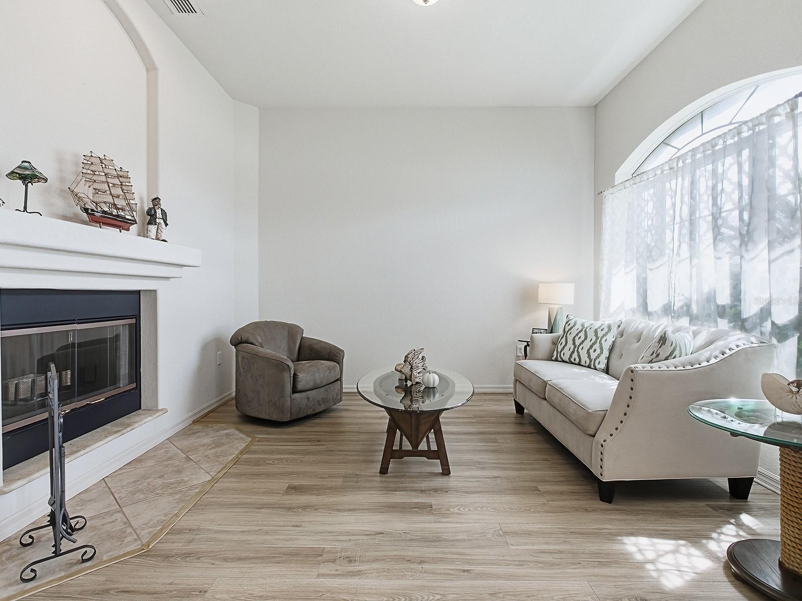 LADY LAKE LAKES PH 02 LT 01 BLK A - Residential