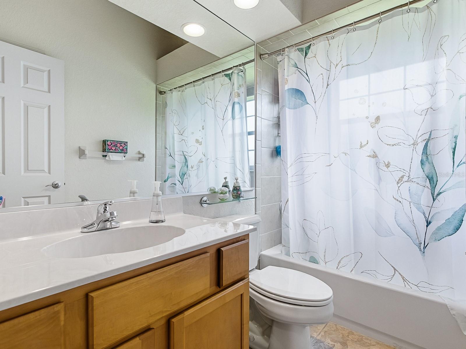 LADY LAKE LAKES PH 02 LT 01 BLK A - Residential