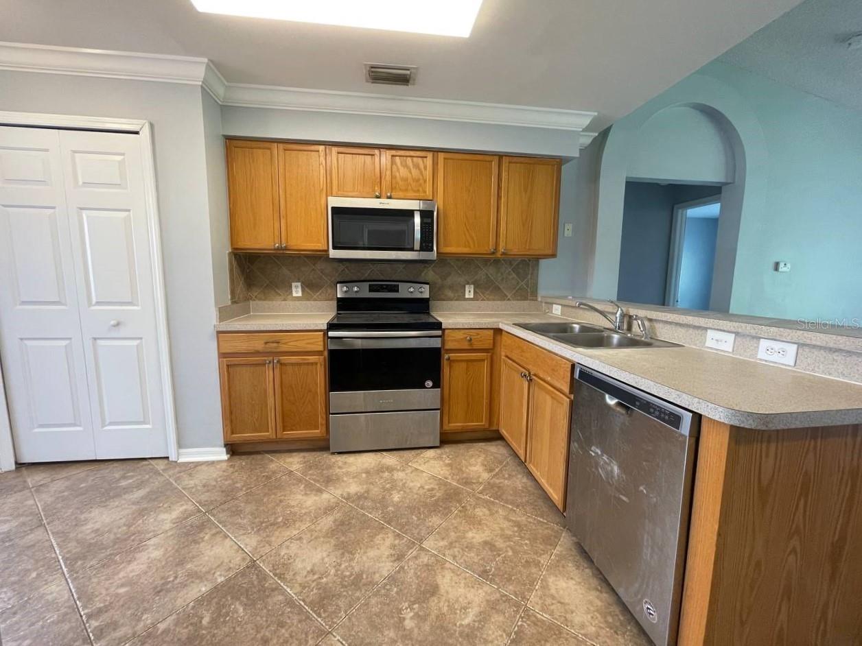 SUMMERFIELD VILLAGE 1 TR 32 - Residential Lease