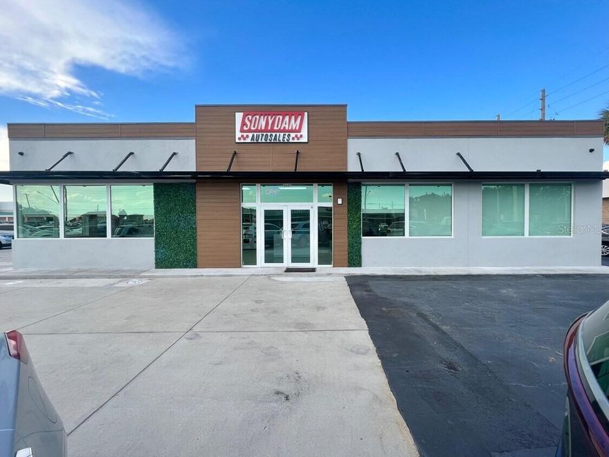 We are pleased to offer this Investment site for Sale!!!   

Prime location with excellent frontage, Investment site located off West Colonial Drive, Orlando, FL. This site is tenant-occupied, on a NNN lease, and the building is approx 2,786 SF, and sitting on nearly 1/2 an acre!