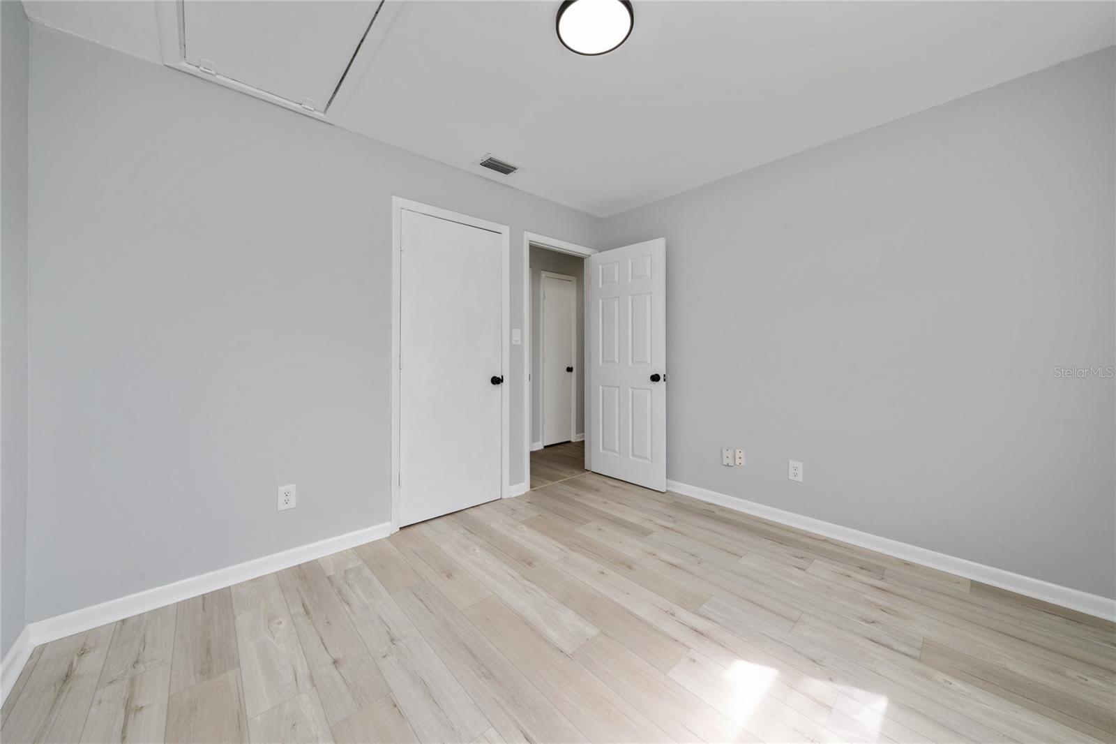 DELTONA LAKES UNIT 05 - Residential Lease