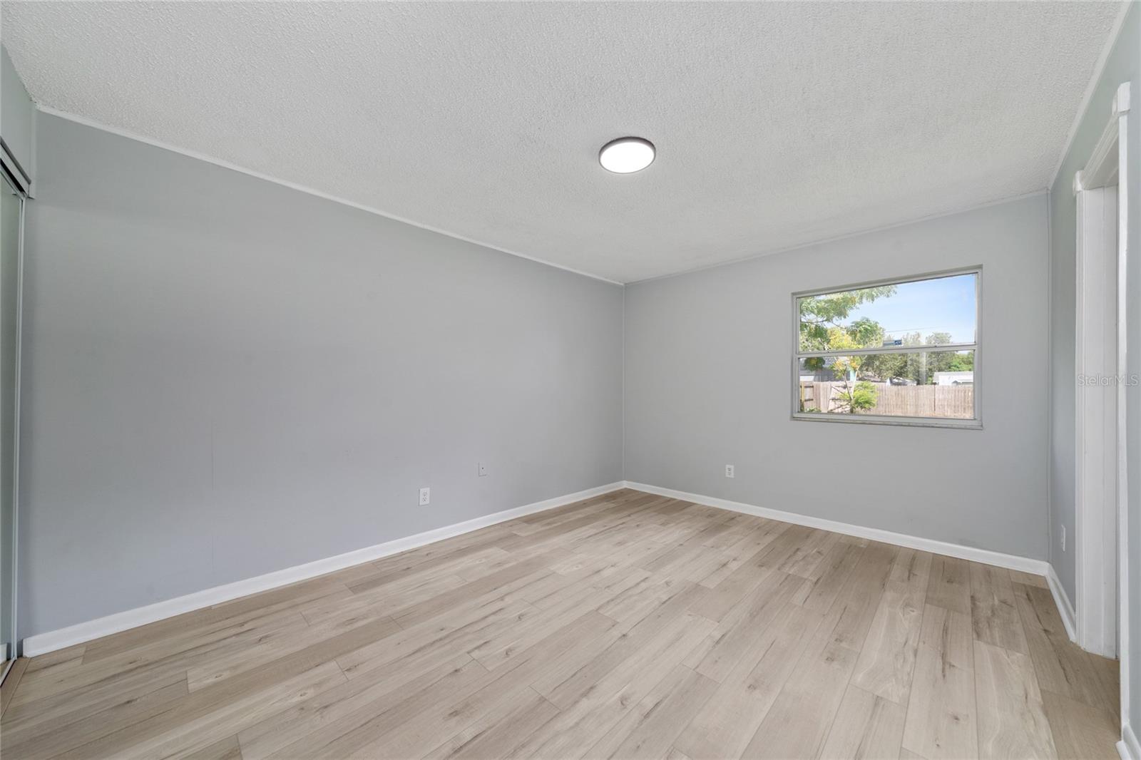 DELTONA LAKES UNIT 05 - Residential Lease