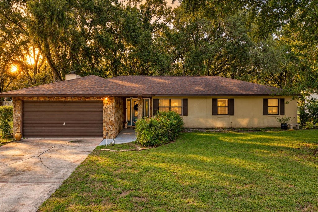Photo of 124 N Pointe Drive, Auburndale, FL 33823 (MLS # L4964830)