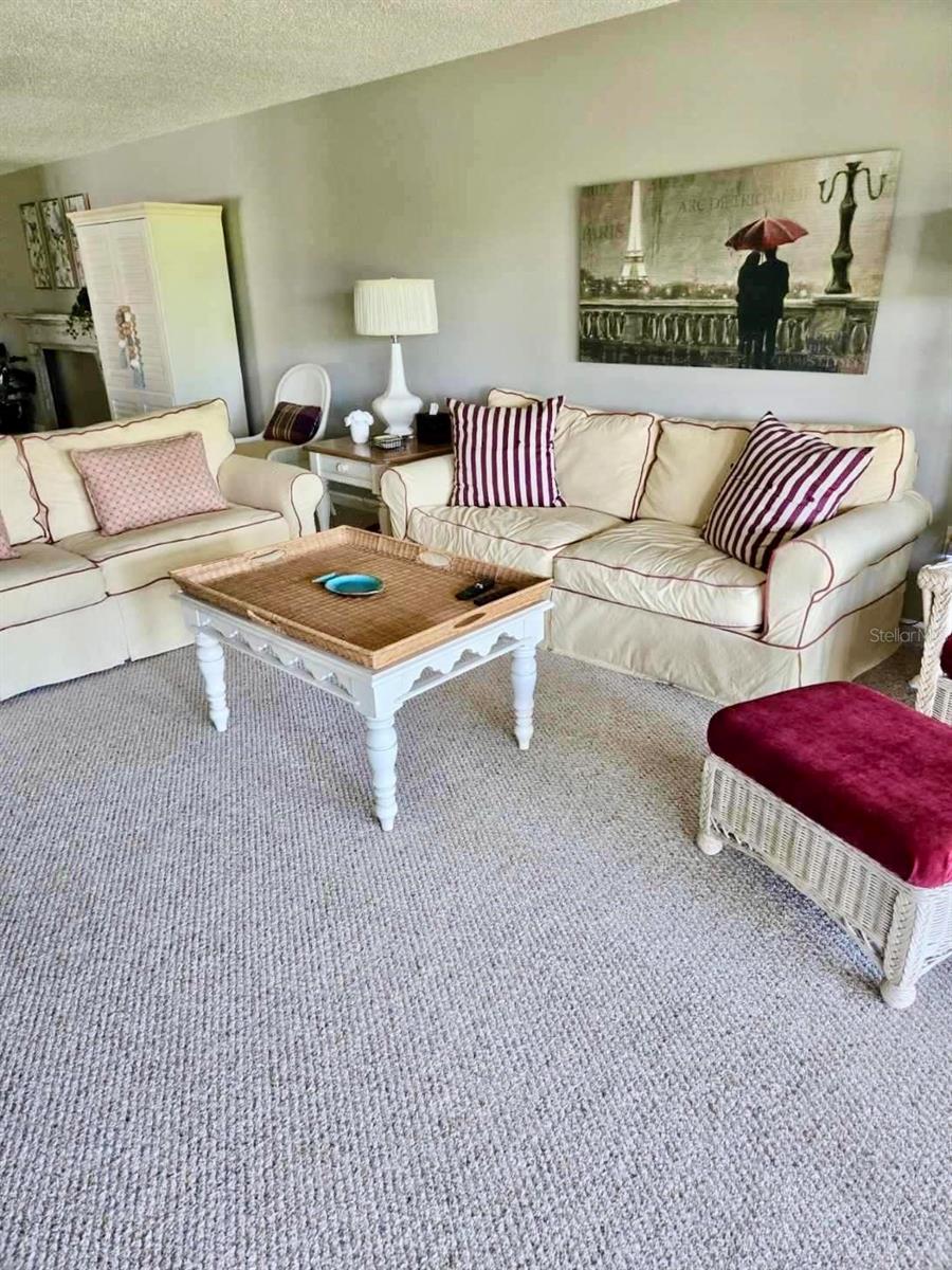VALENCIA GARDEN - Residential Lease