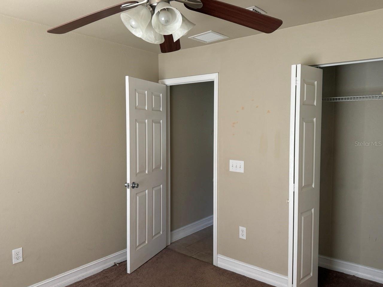 OAK MANOR - Residential Lease