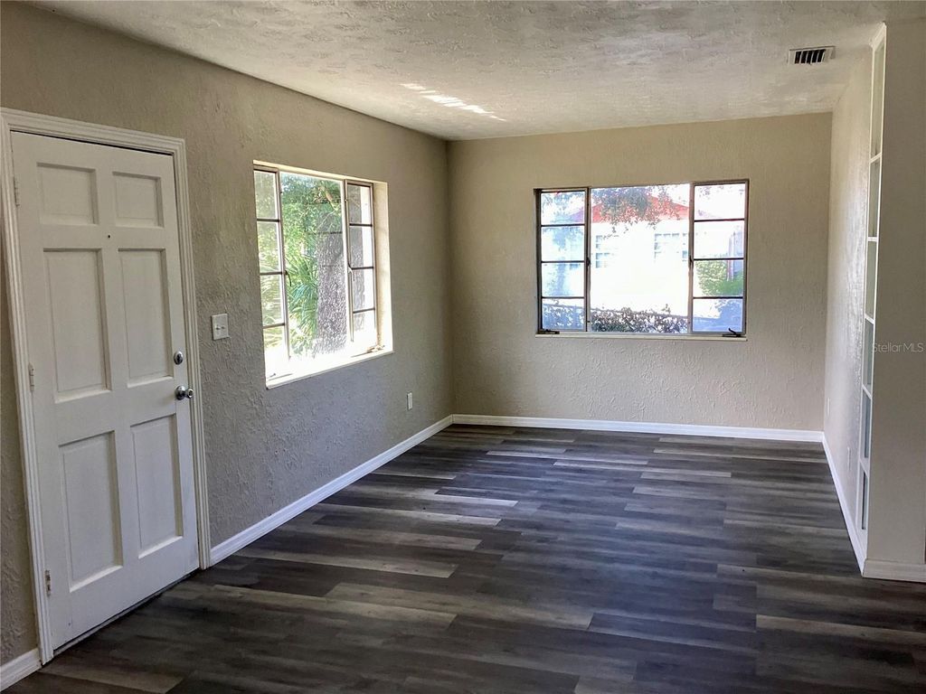 Photo of 2504 38th Avenue W, Bradenton, FL 34205 (MLS # A4666915)