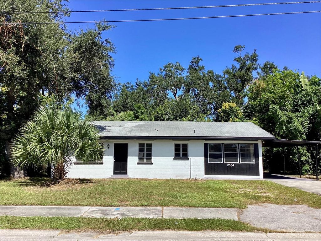 Photo of 2504 38th Avenue W, Bradenton, FL 34205 (MLS # A4666915)