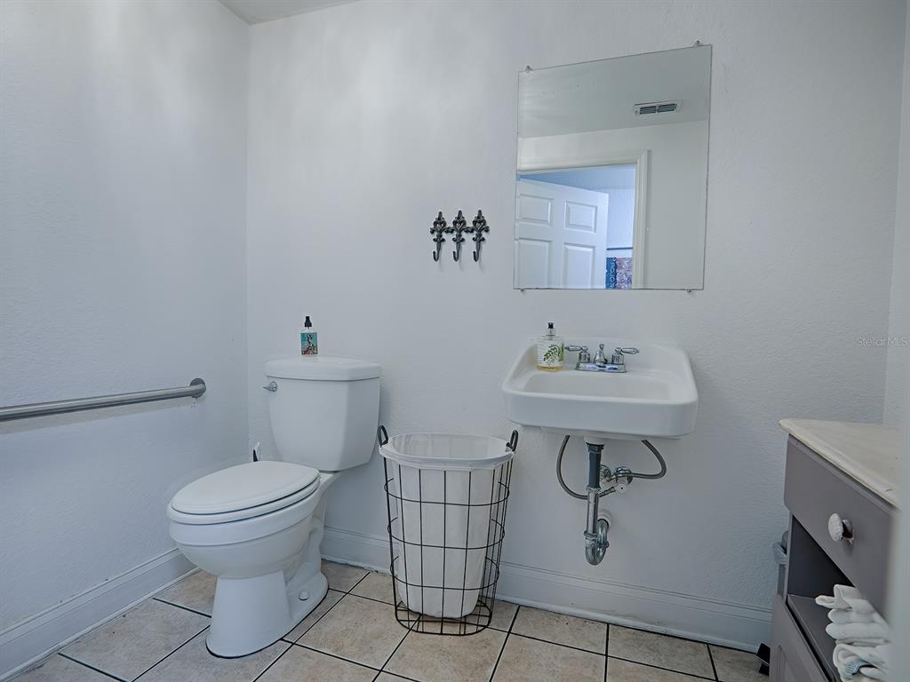 MASONS EXT DENHAM SUR - Commercial Sale