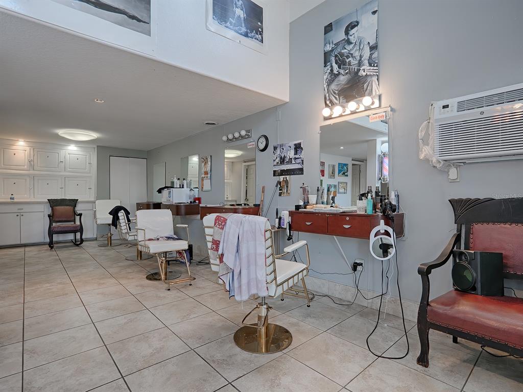 MASONS EXT DENHAM SUR - Commercial Sale