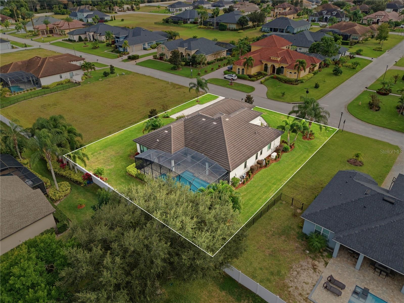 EMERALD PALMS - Residential