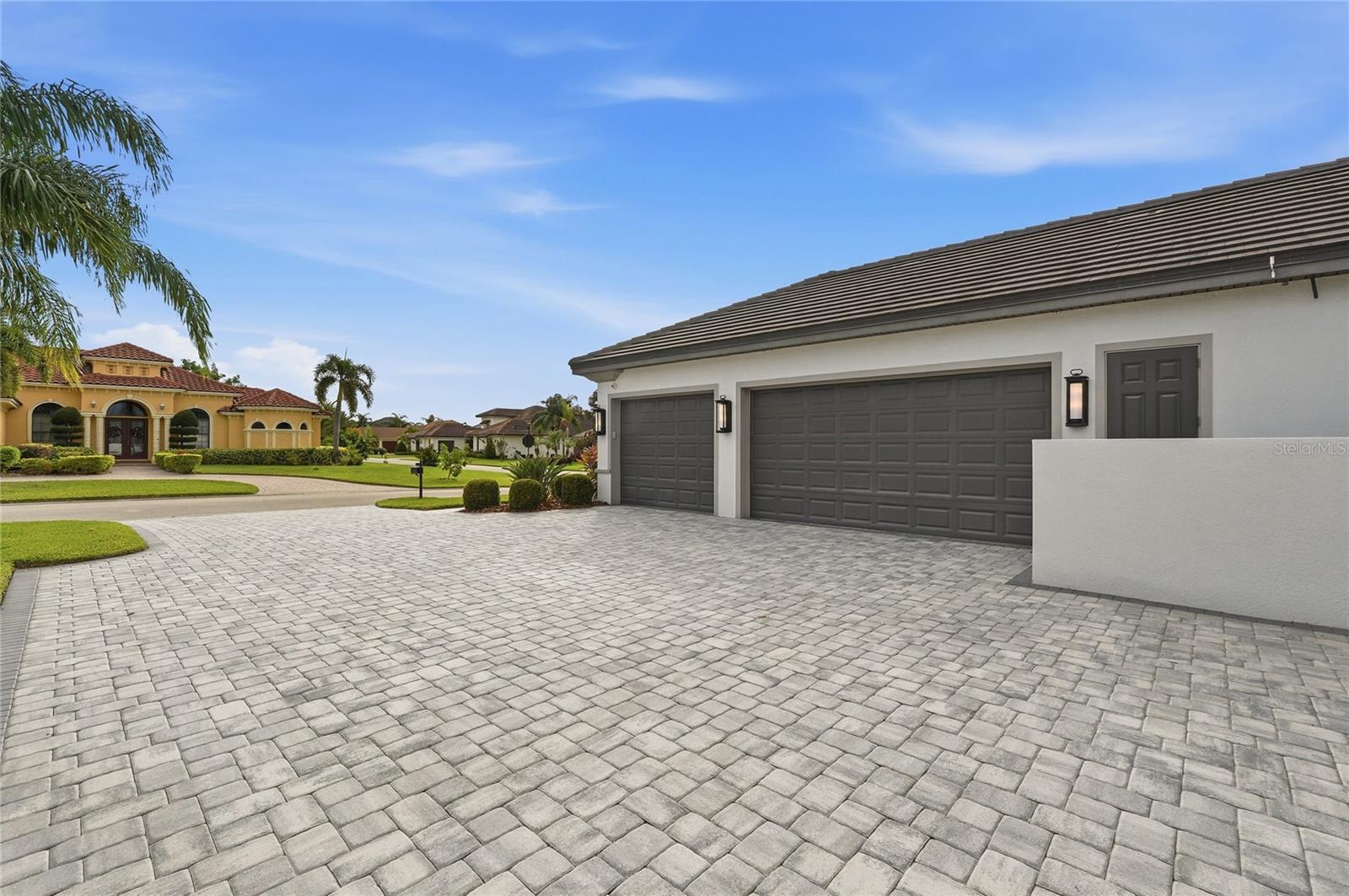 EMERALD PALMS - Residential