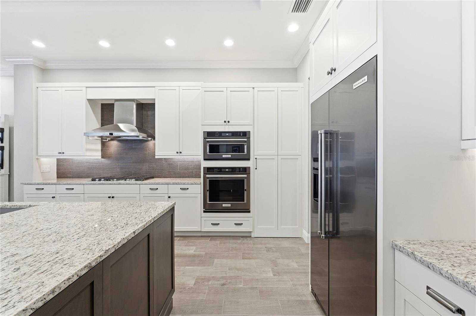 EMERALD PALMS - Residential