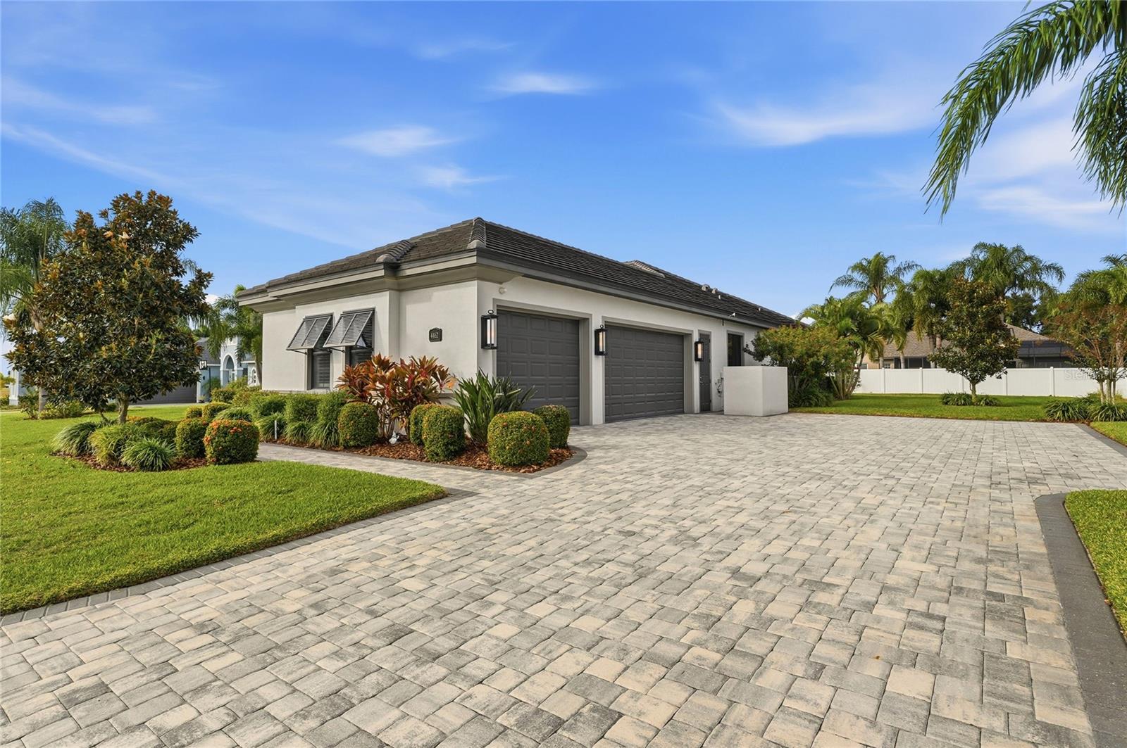 EMERALD PALMS - Residential