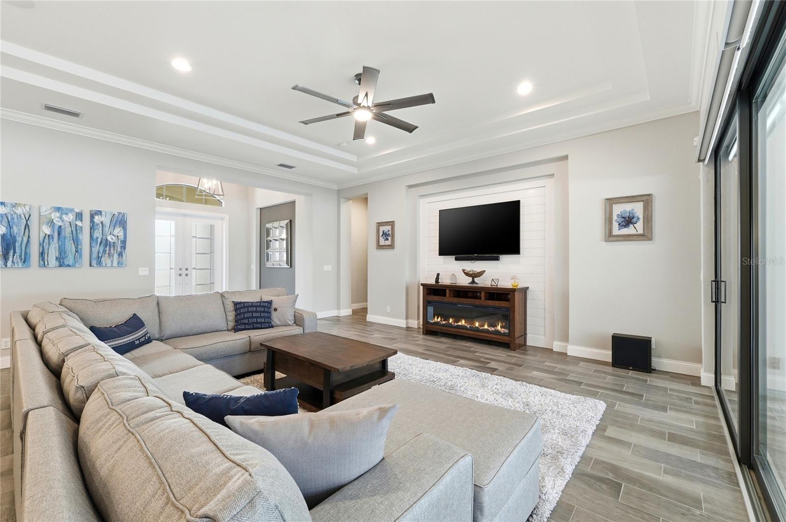 EMERALD PALMS - Residential