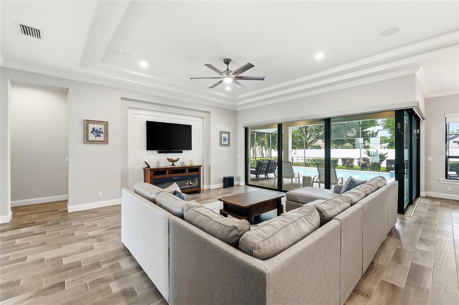 EMERALD PALMS - Residential